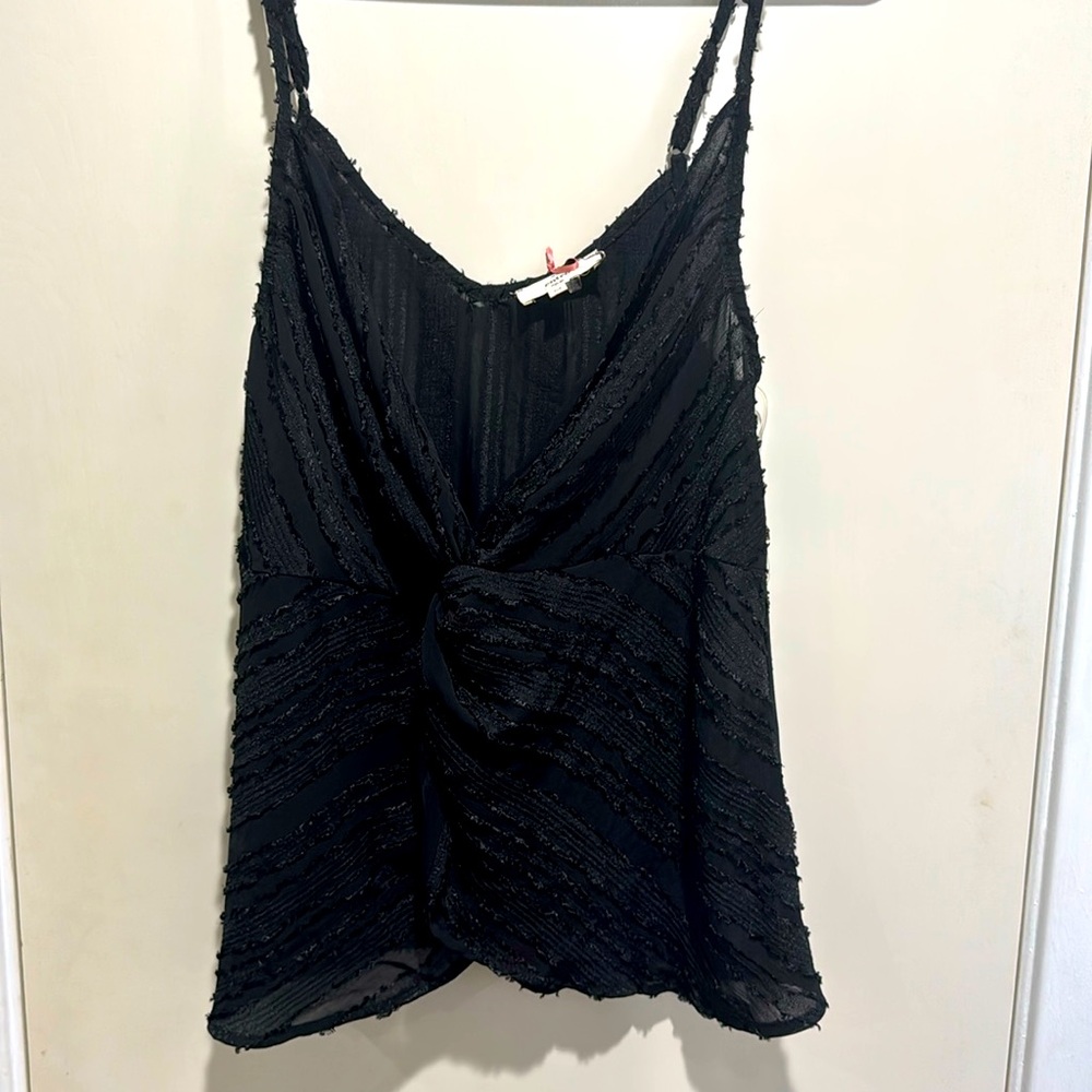 Cute Black Sleeveless Top. entro